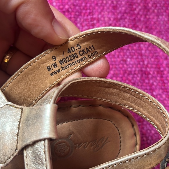 Born Crown gold sandals with a low stacked heel. Size 9. - Picture 6 of 6